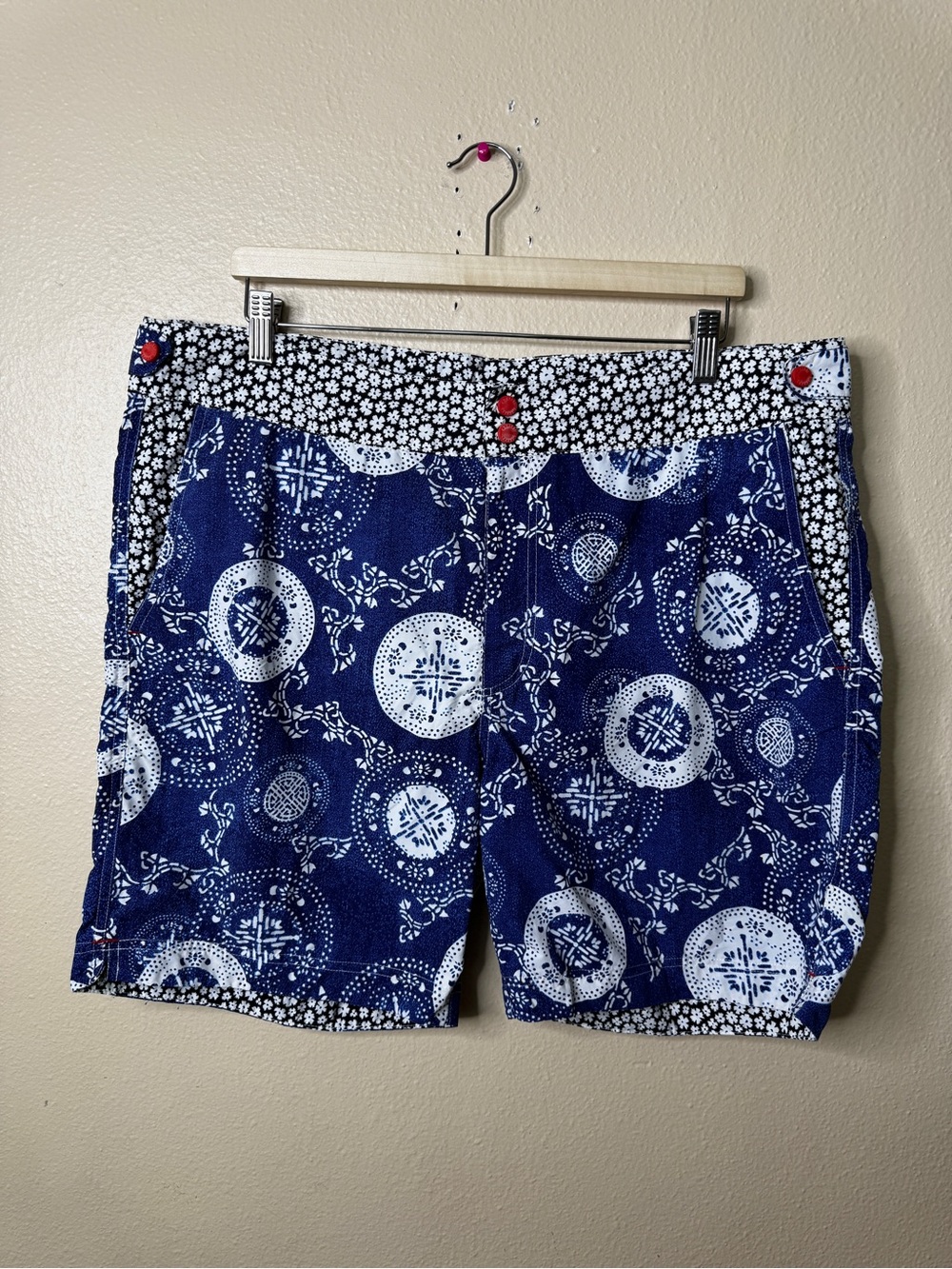 Robert Graham Mens Size 38 Swim Trunks Blue White Floral Print Classic Fit
